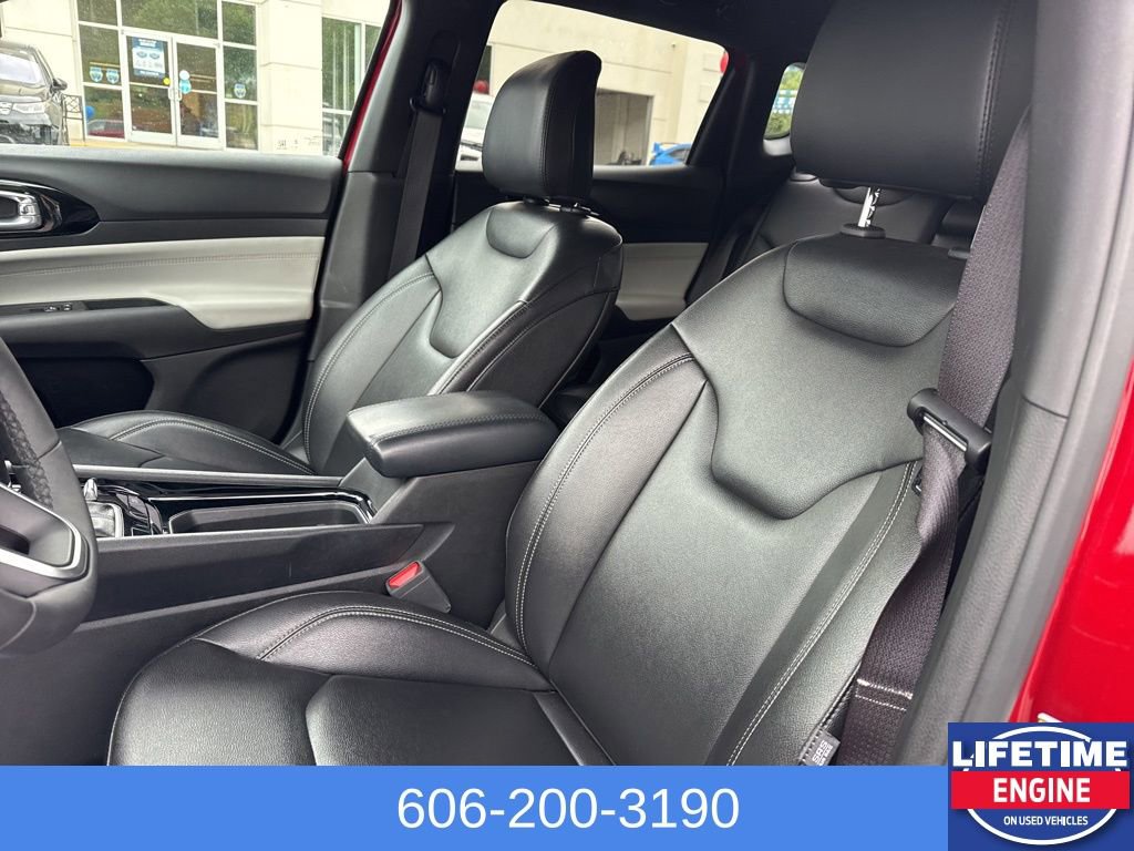 Used 2025 Jeep Compass Limited AWD/4WD image 25