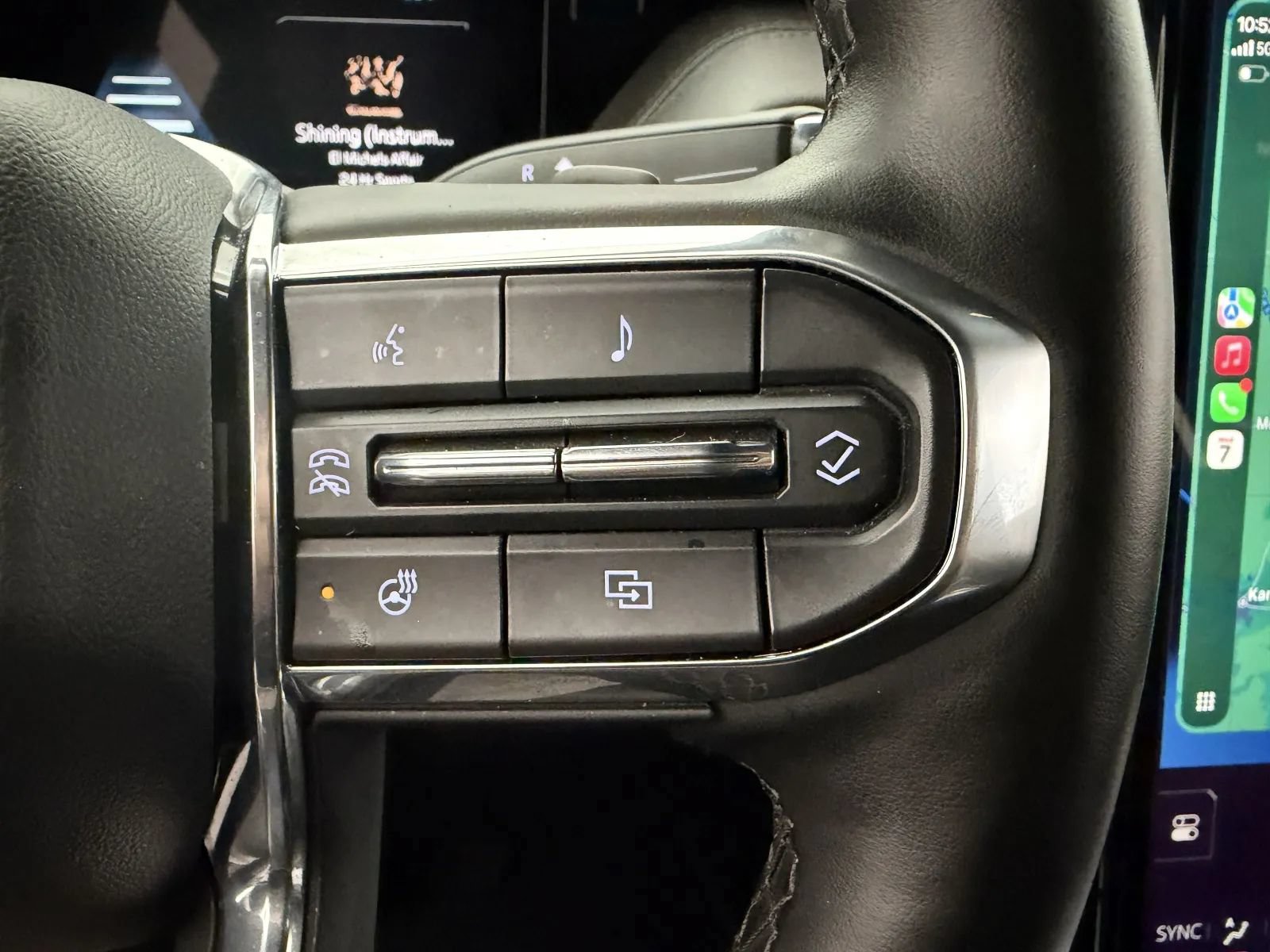 Used 2025 GMC Yukon XL Denali AWD/4WD image 11