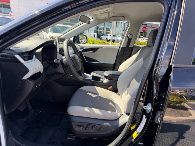 Certified 2025 Toyota RAV4 XLE FWD image 9