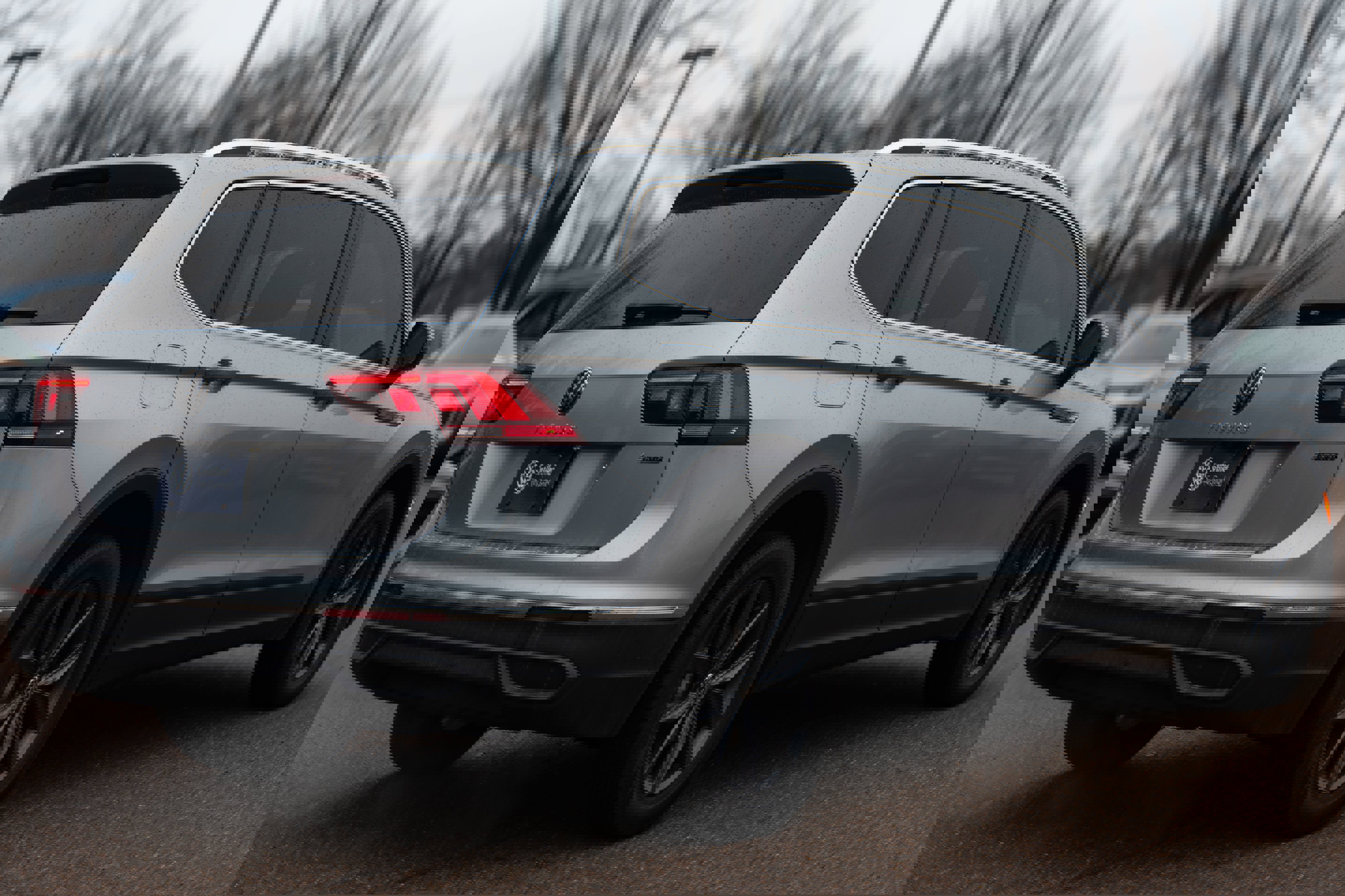 Certified 2023 Volkswagen Tiguan SE w/ Panoramic Sunroof Package image 6