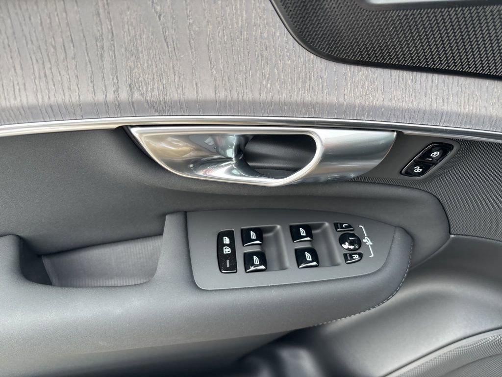 New 2026 Volvo XC90 B6 Ultra w/ Protection Package image 18