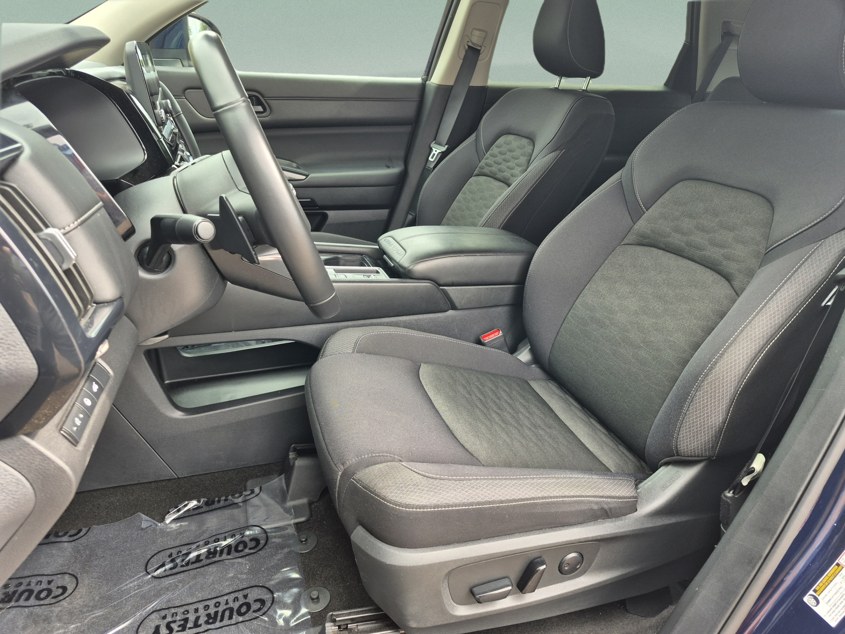 Certified 2025 Nissan Pathfinder SV FWD image 21