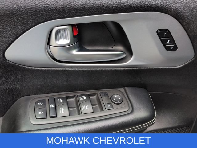 Used 2022 Chrysler Pacifica Touring-L w/ S Appearance Package AWD/4WD image 23