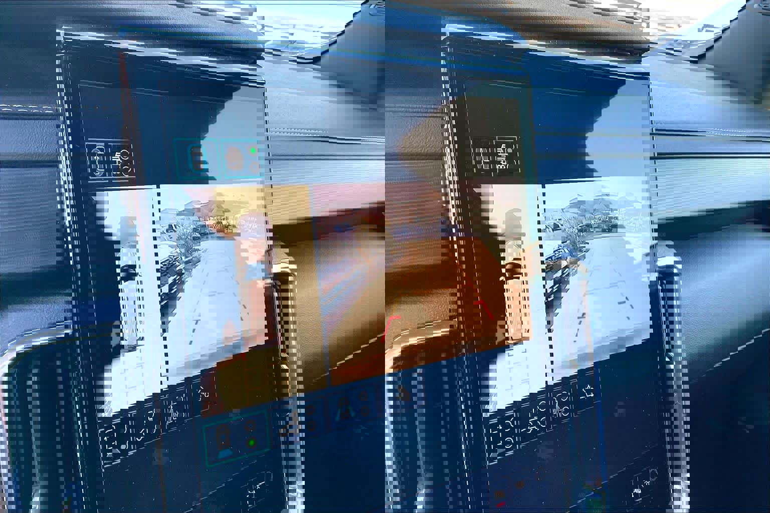 Used 2025 GMC Acadia Elevation image 24