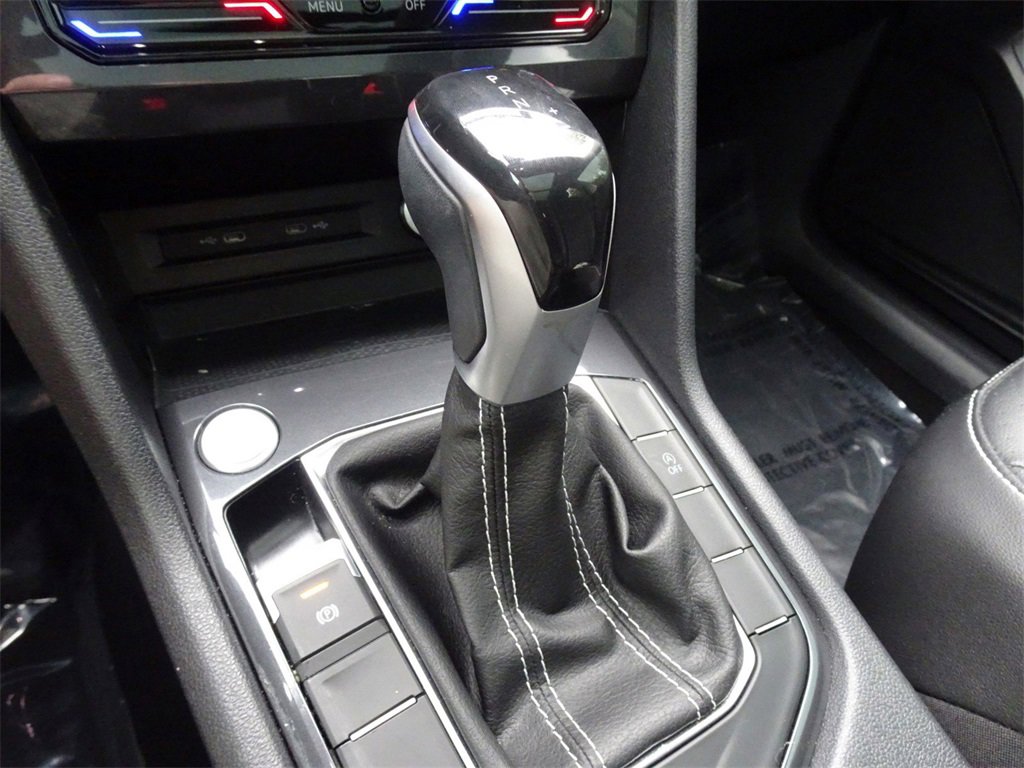 Used 2022 Volkswagen Tiguan SE image 17