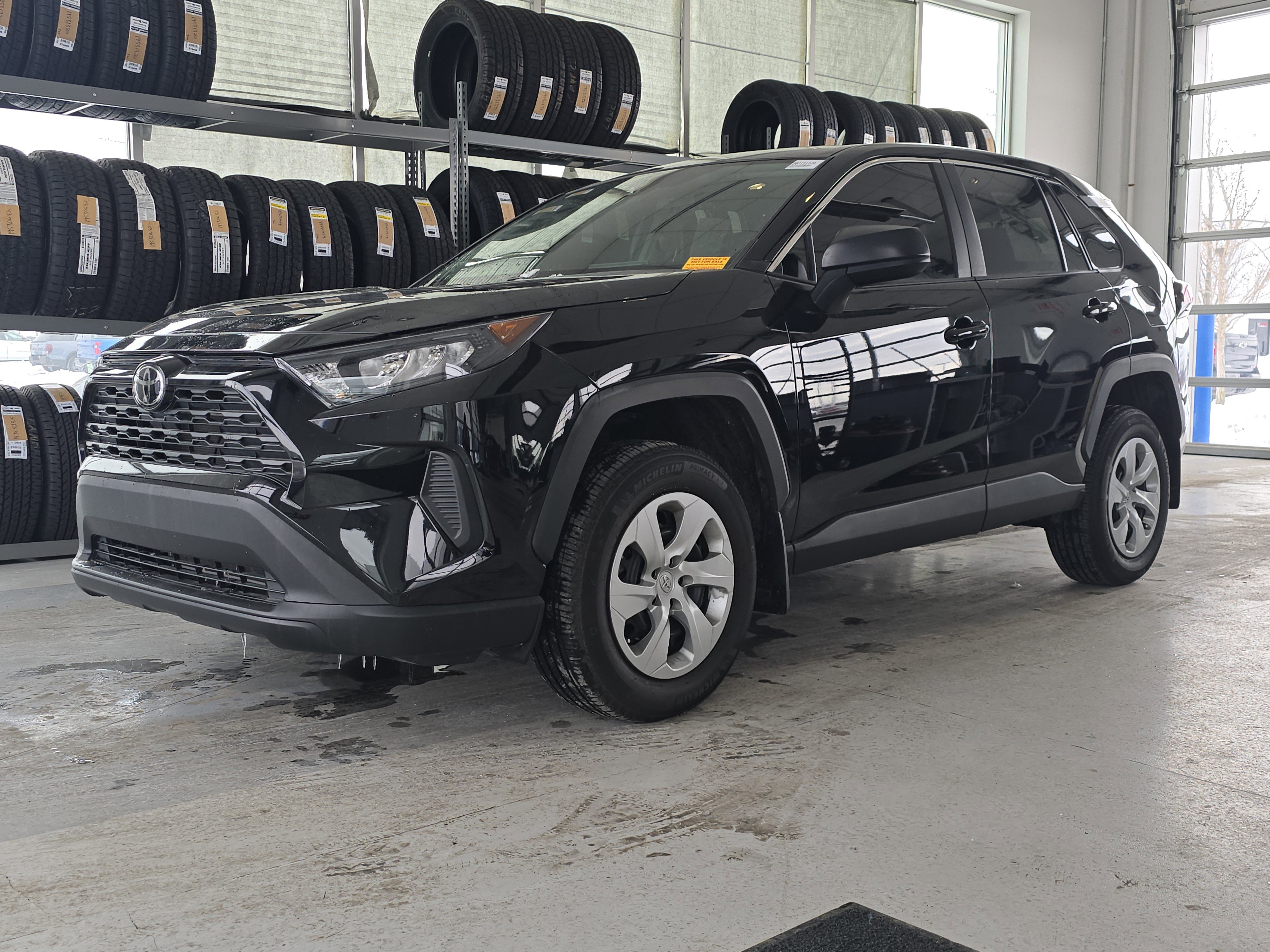 Used 2022 Toyota RAV4 LE image 4