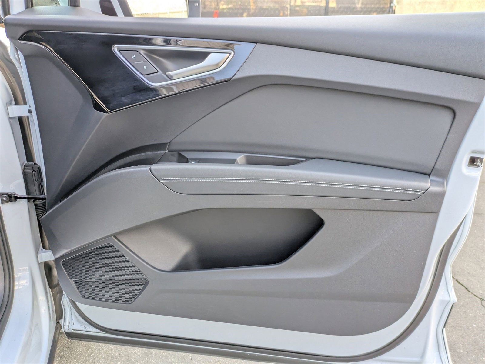 Used 2024 Audi Q4 e-tron Premium image 20