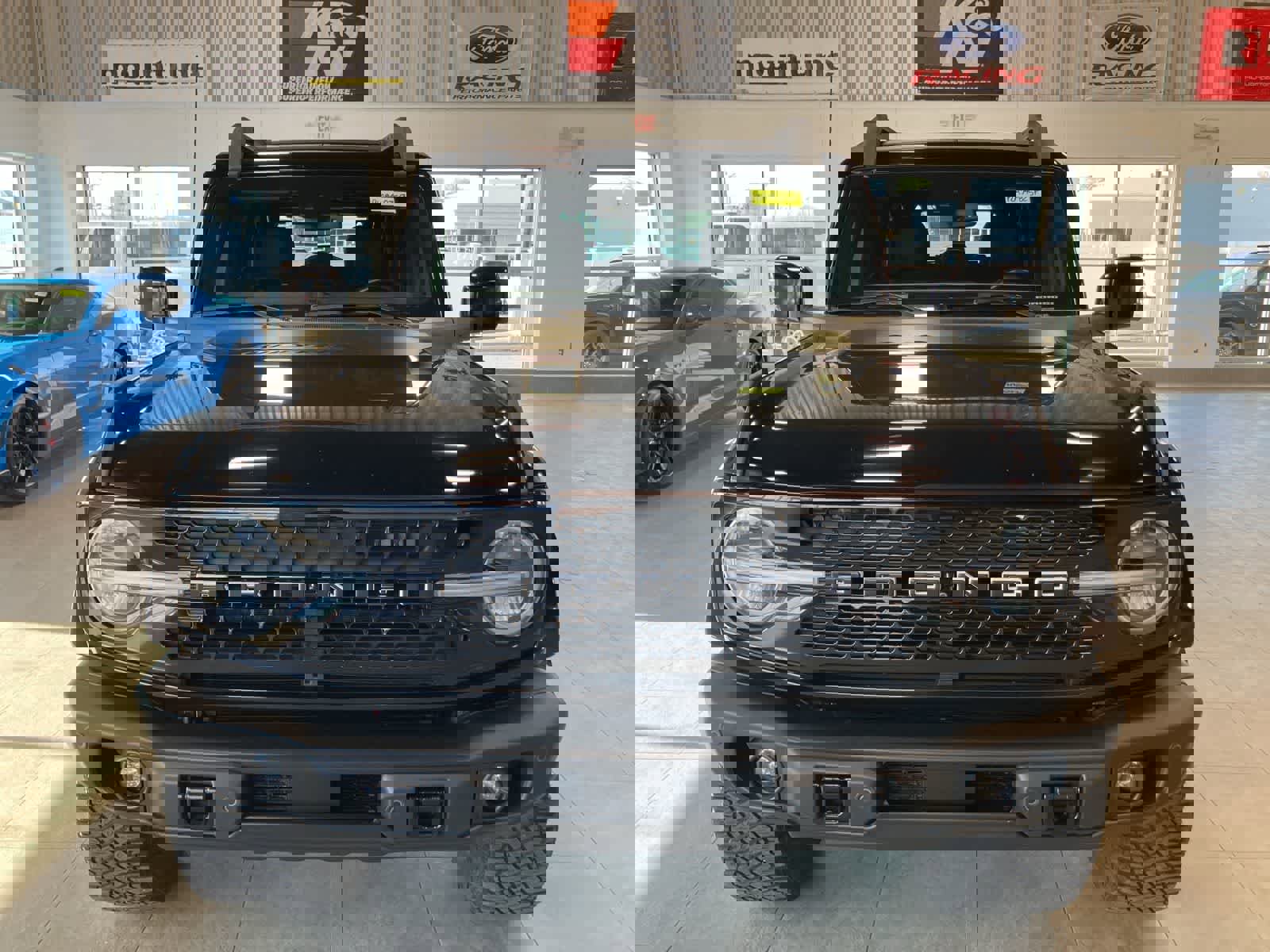 Used 2023 Ford Bronco Wildtrak AWD/4WD image 2