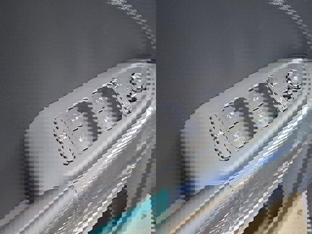 New 2025 Hyundai Venue Limited image 15