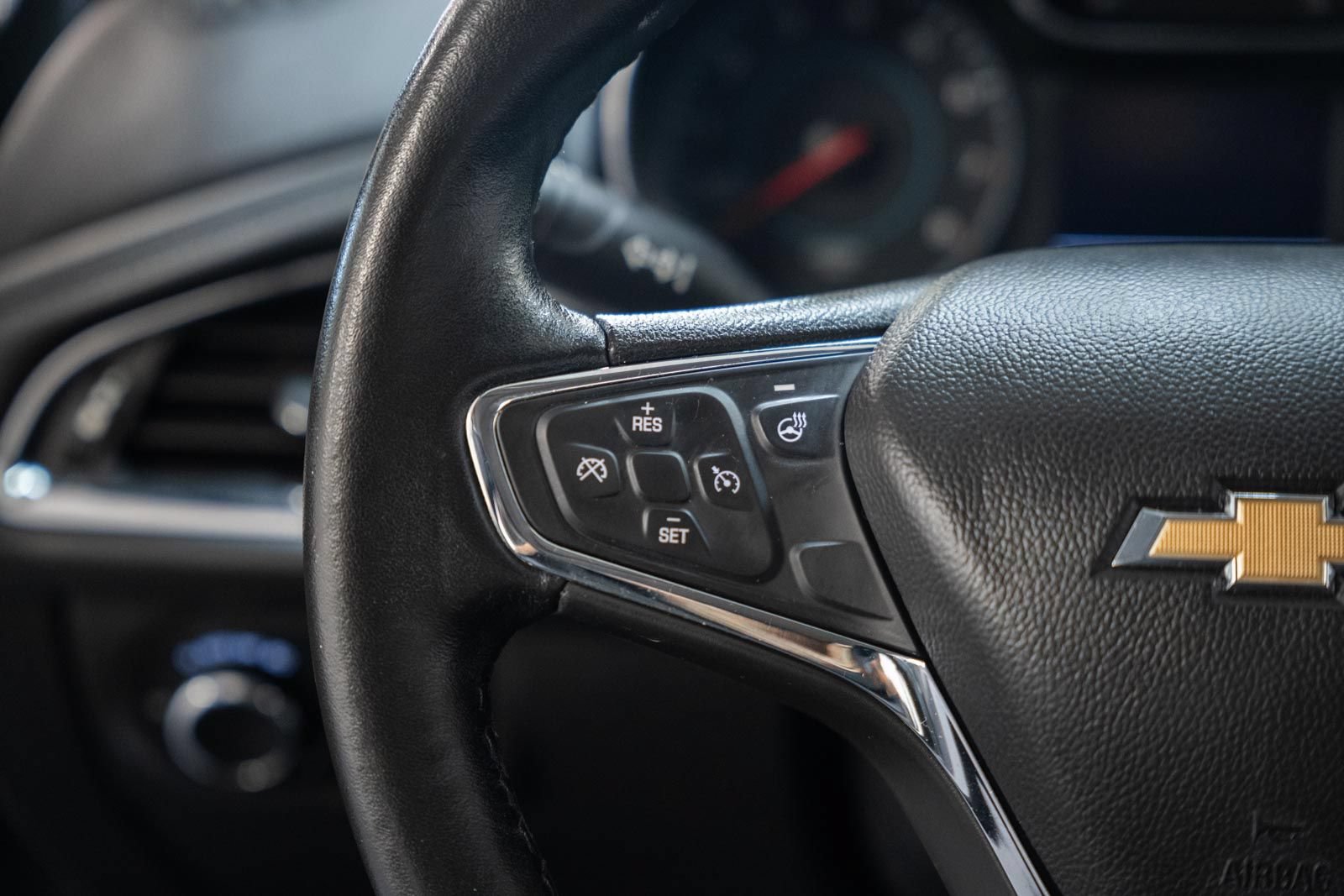Used 2018 Chevrolet Cruze Premier FWD image 31