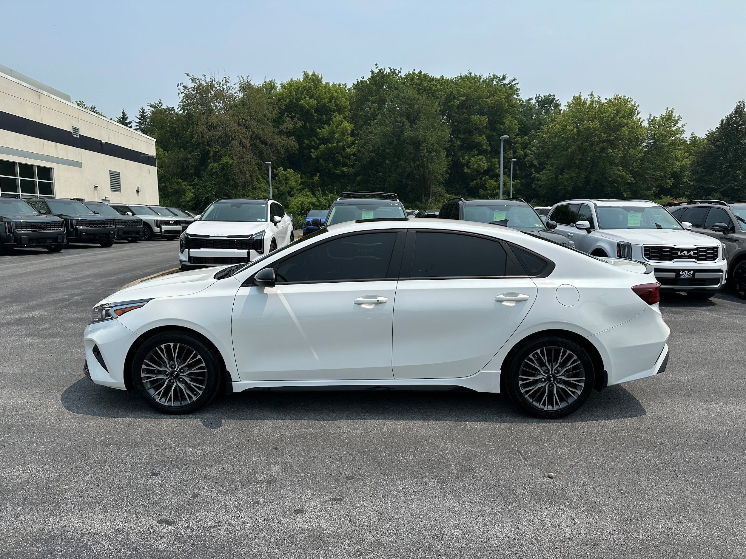 Used 2023 Kia Forte GT-Line w/ GT-Line Premium Package FWD image 4