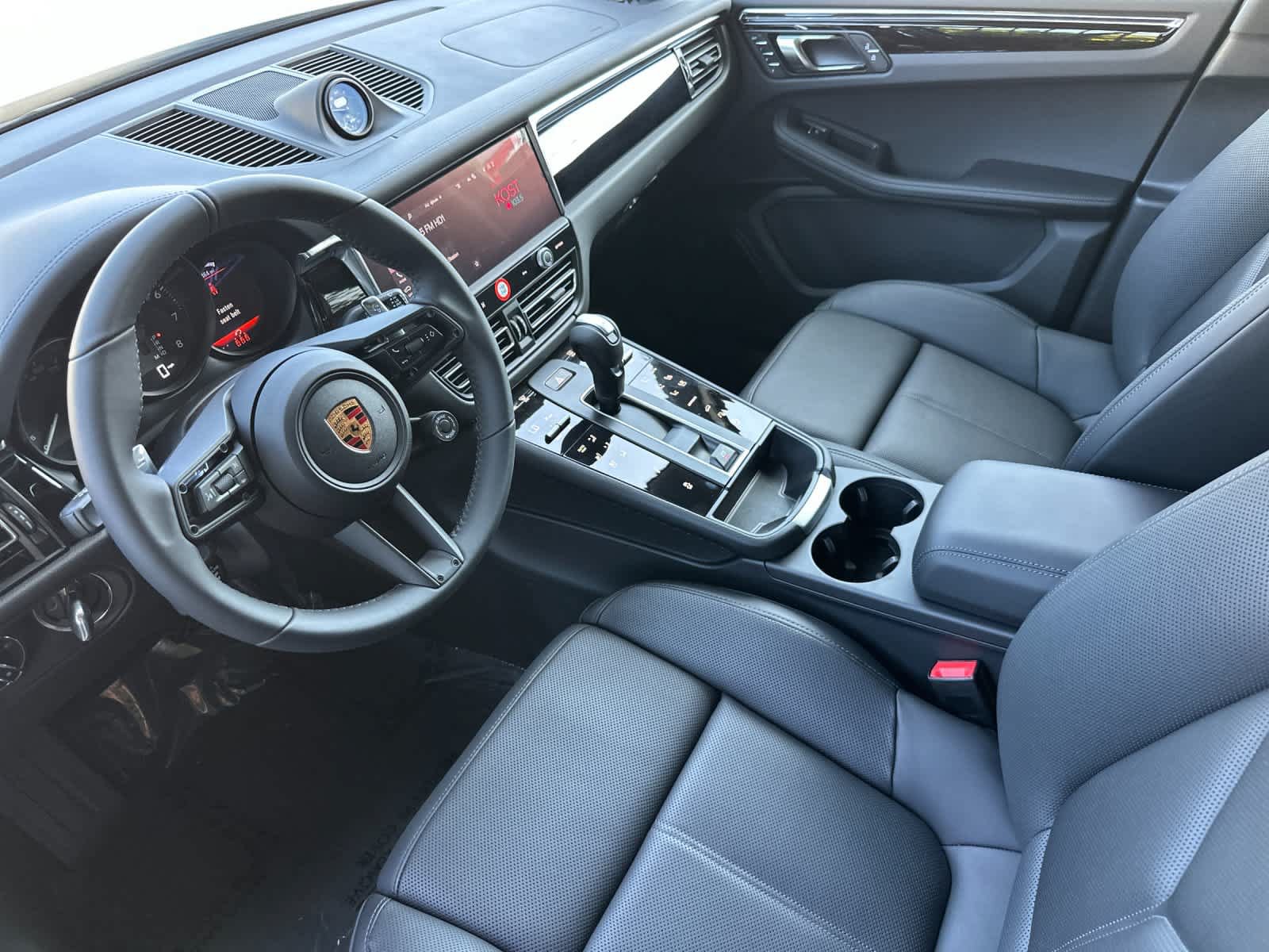 New 2026 Porsche Macan Turbo AWD/4WD image 4