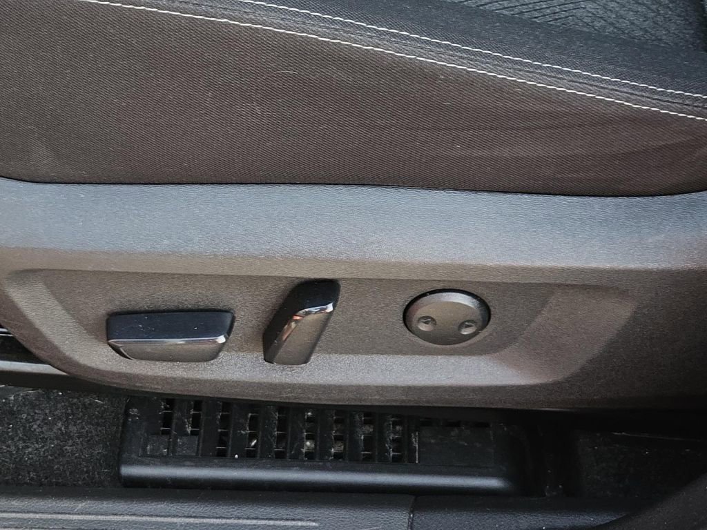 Used 2024 Nissan Rogue SV image 26