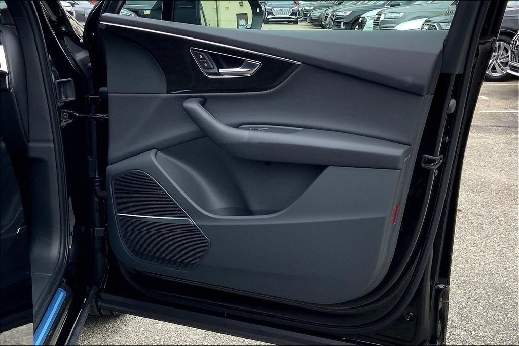 Certified 2025 Audi Q7 2.0T Premium w/ Convenience Plus Package image 23