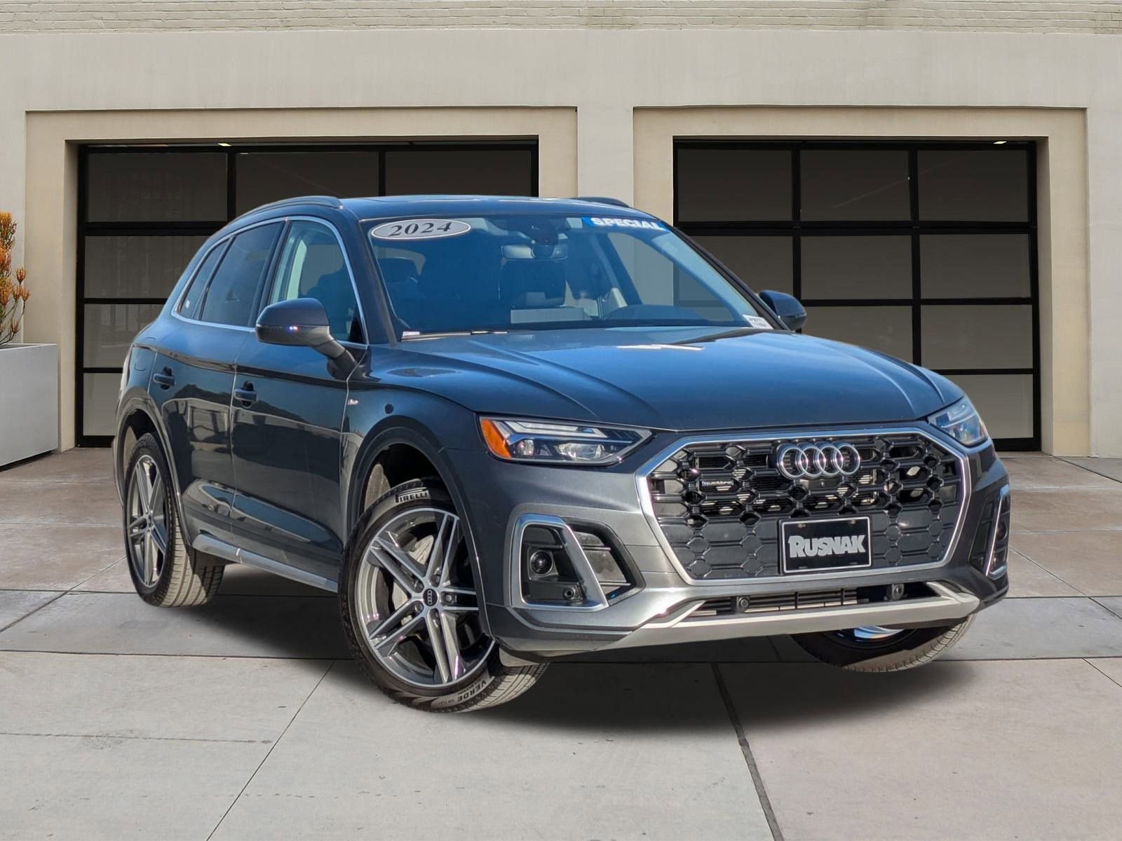 Used 2024 Audi Q5 e Premium Plus w/ Premium Plus Package image 33