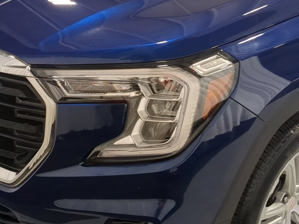 Used 2023 GMC Terrain SLE w/ Driver Convenience Package FWD image 11