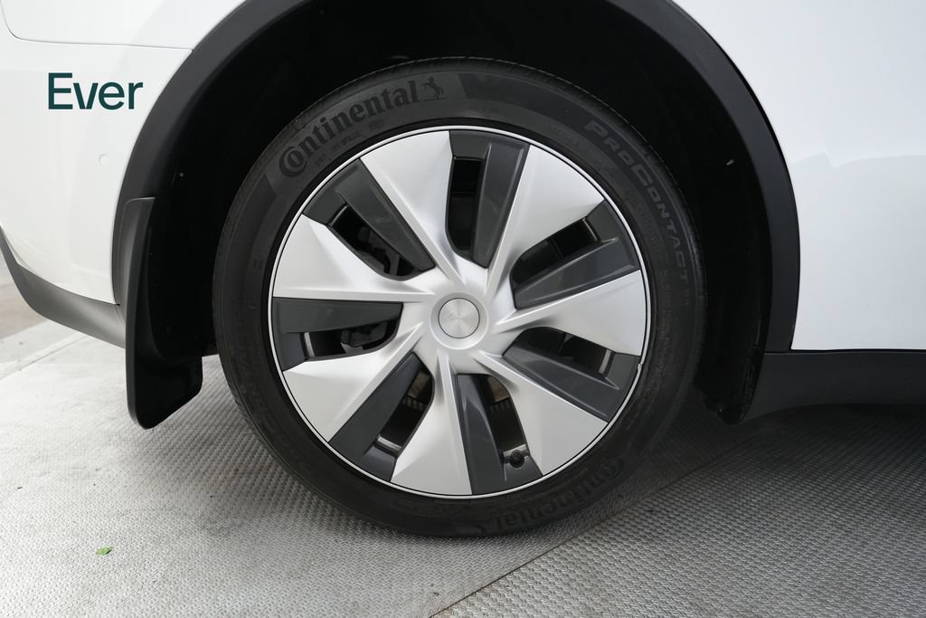 Used 2022 Tesla Model Y Long Range AWD/4WD image 22