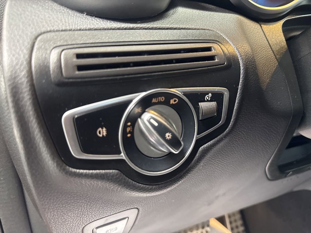 Used 2022 Mercedes-Benz GLC 300 4MATIC w/ AMG Line image 12