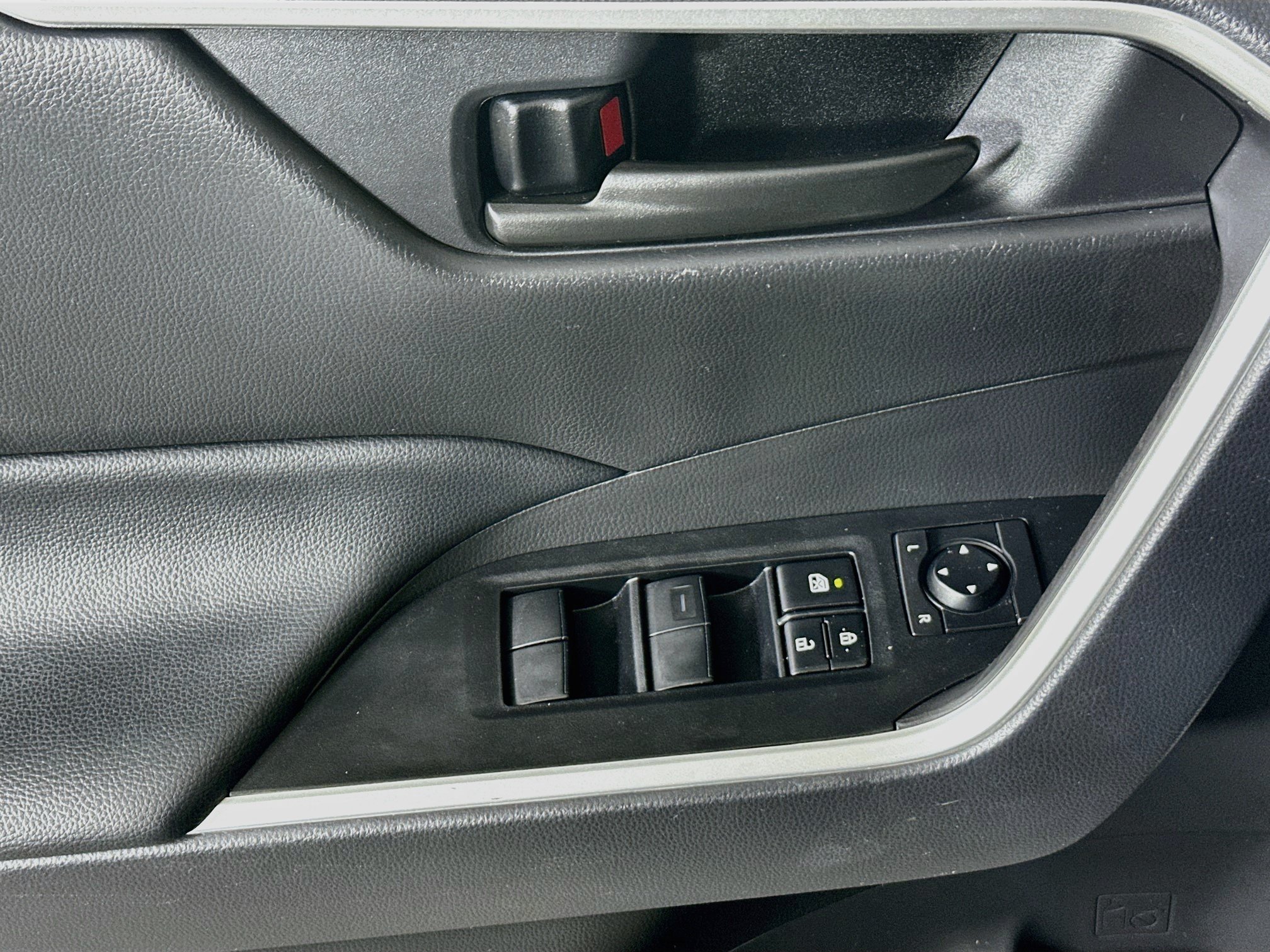 Used 2024 Toyota RAV4 LE FWD image 14