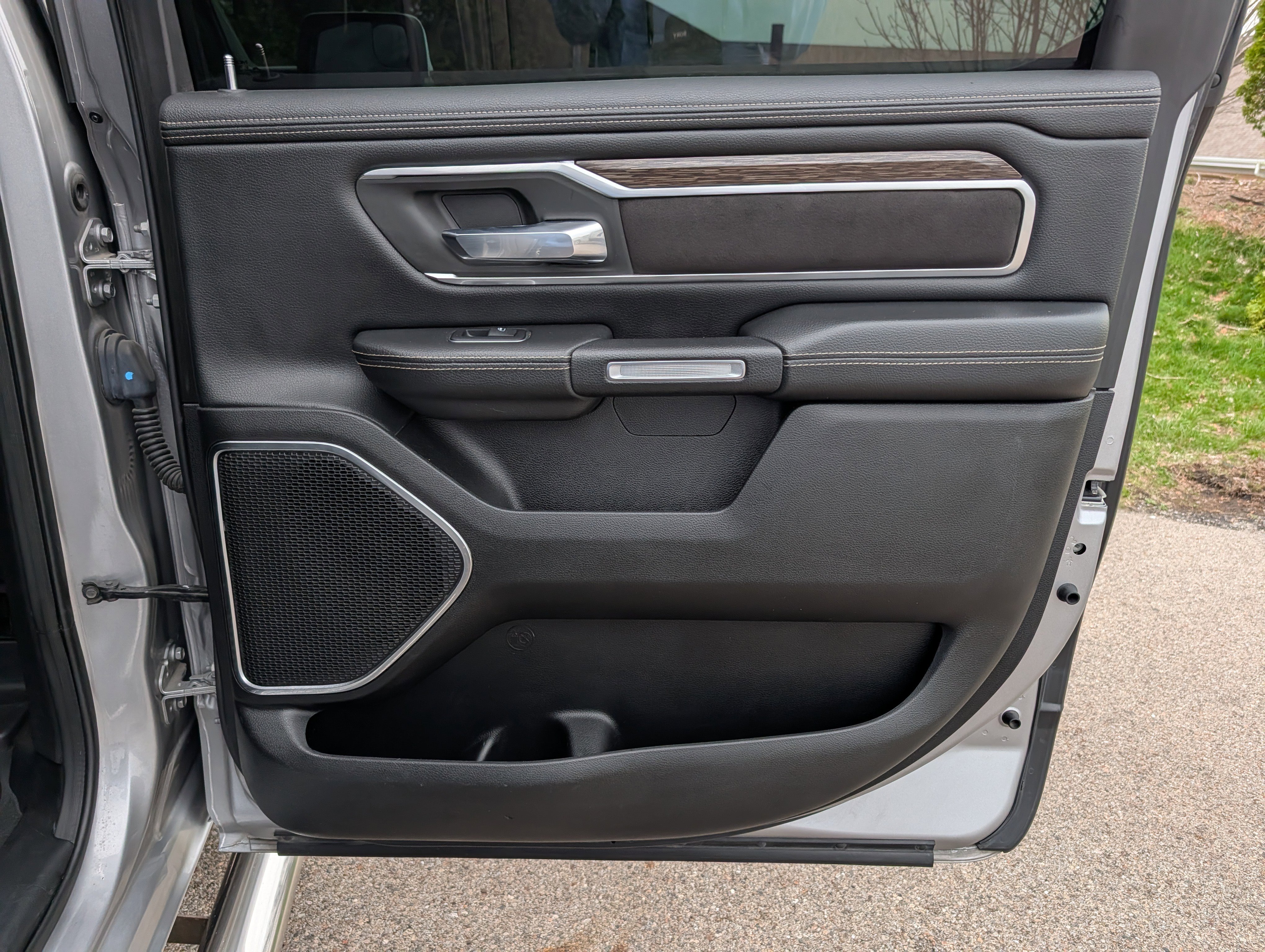 Used 2019 RAM 1500 Laramie image 34