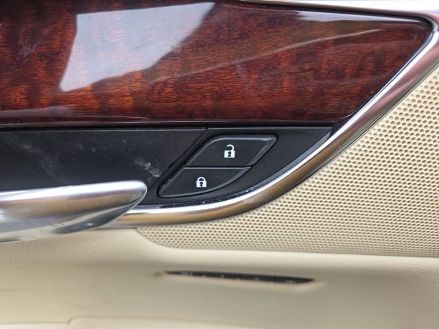 Used 2017 Cadillac XT5 Luxury image 53