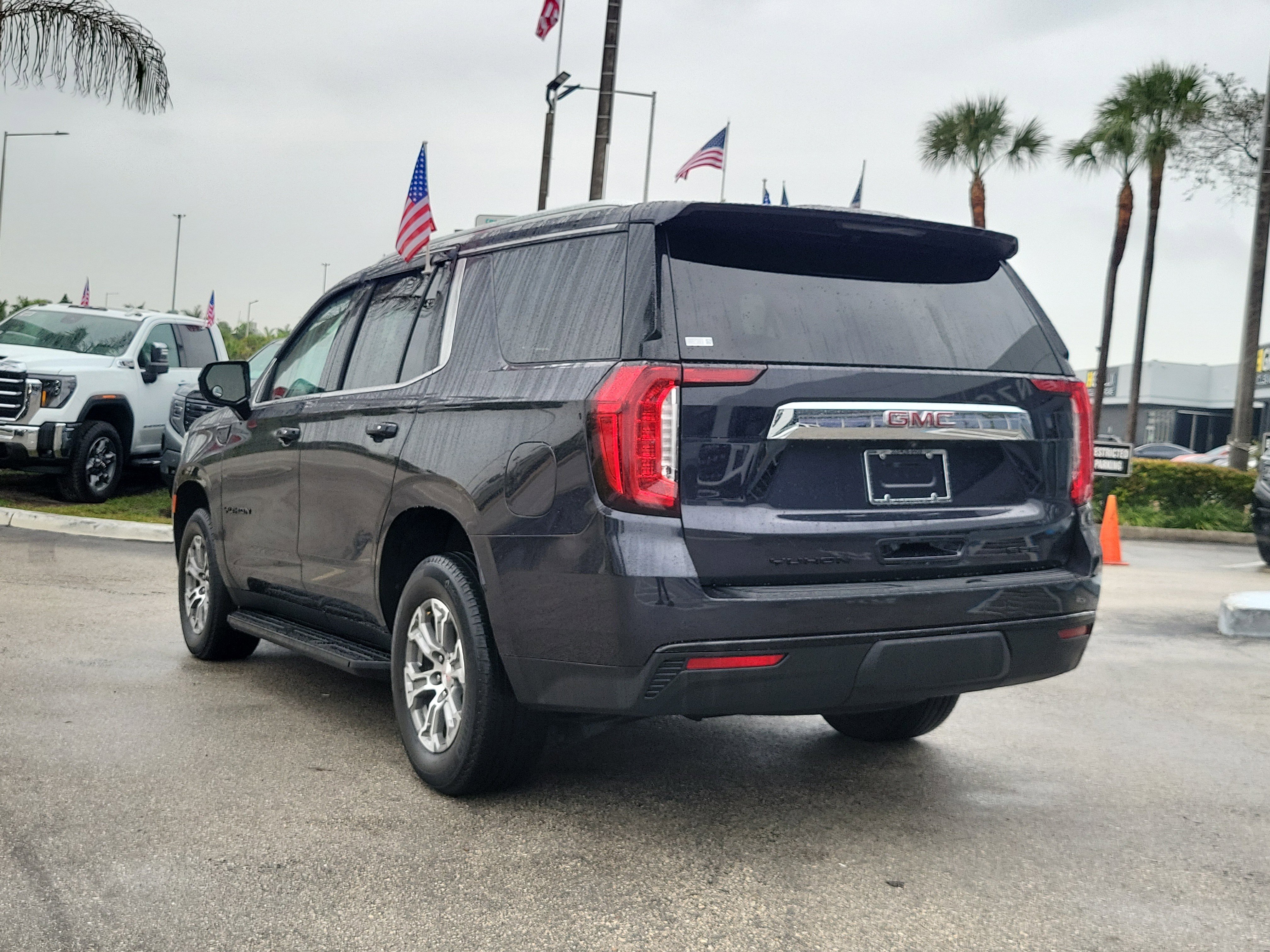 Used 2023 GMC Yukon SLE w/ Gmc Pro Safety Plus Package image 7