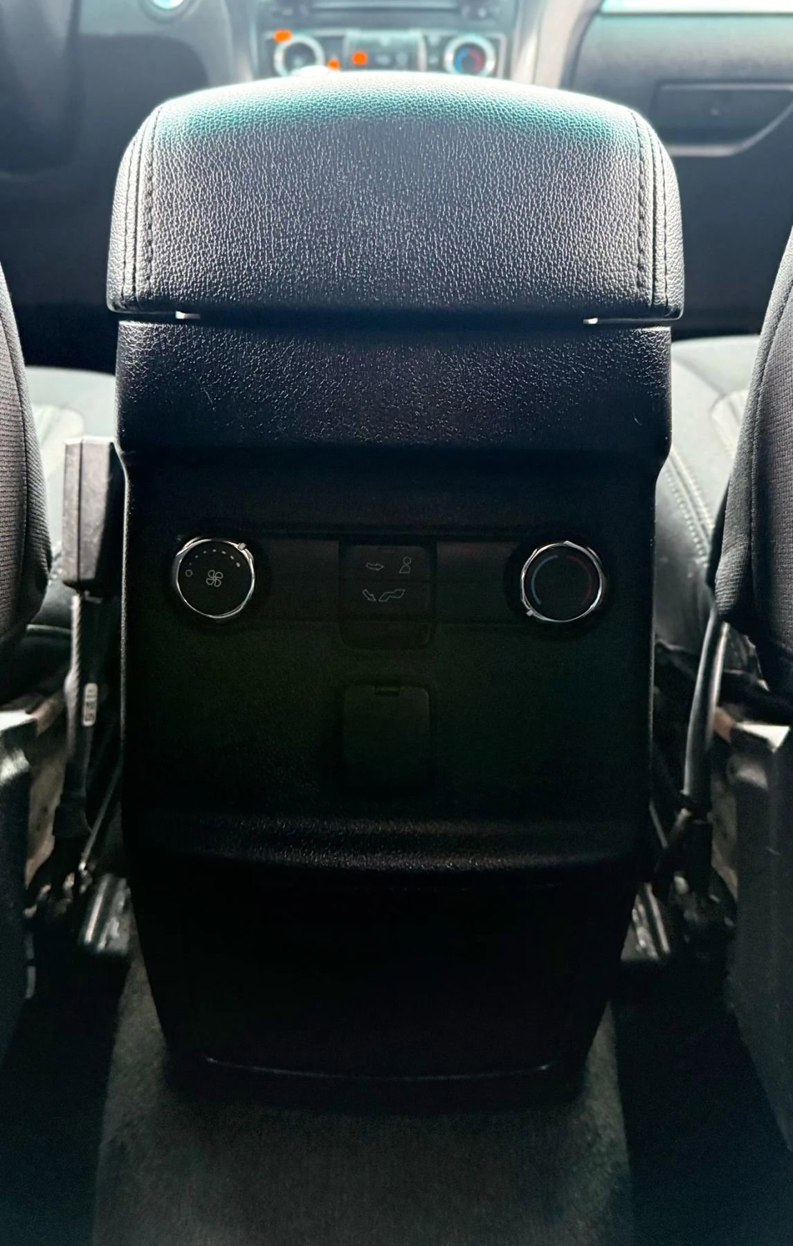 Used 2016 Ford Explorer XLT image 35