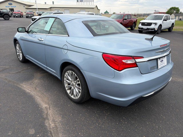 Used 2013 Chrysler 200 Limited FWD image 3