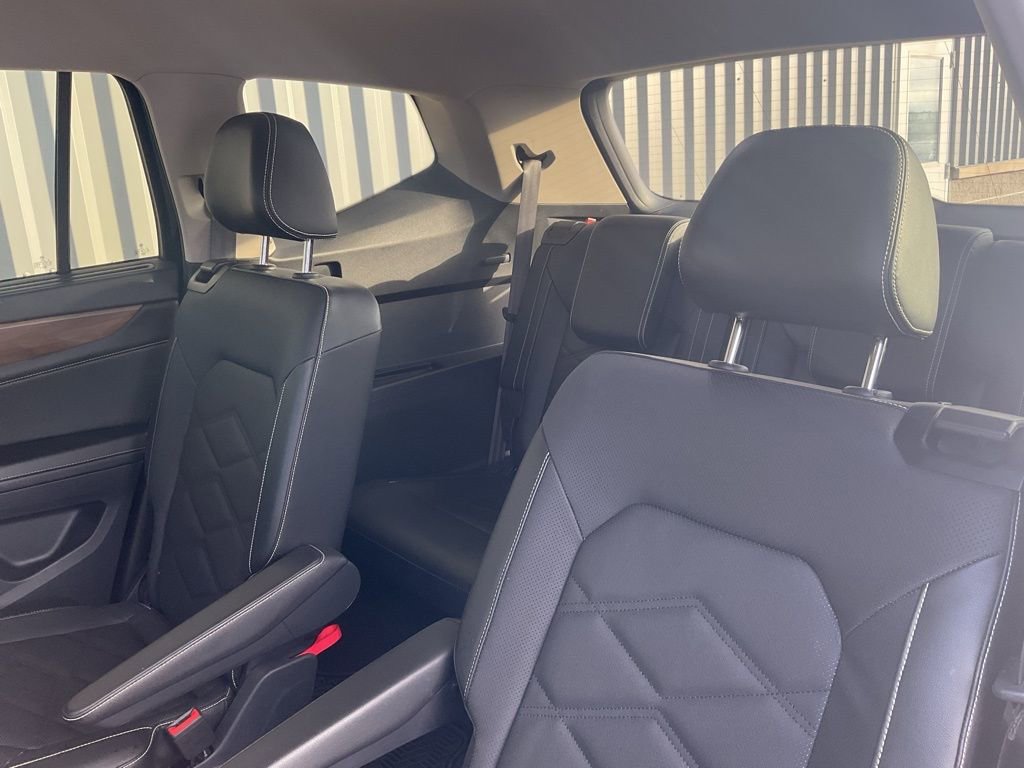 Used 2024 Volkswagen Atlas SE image 18