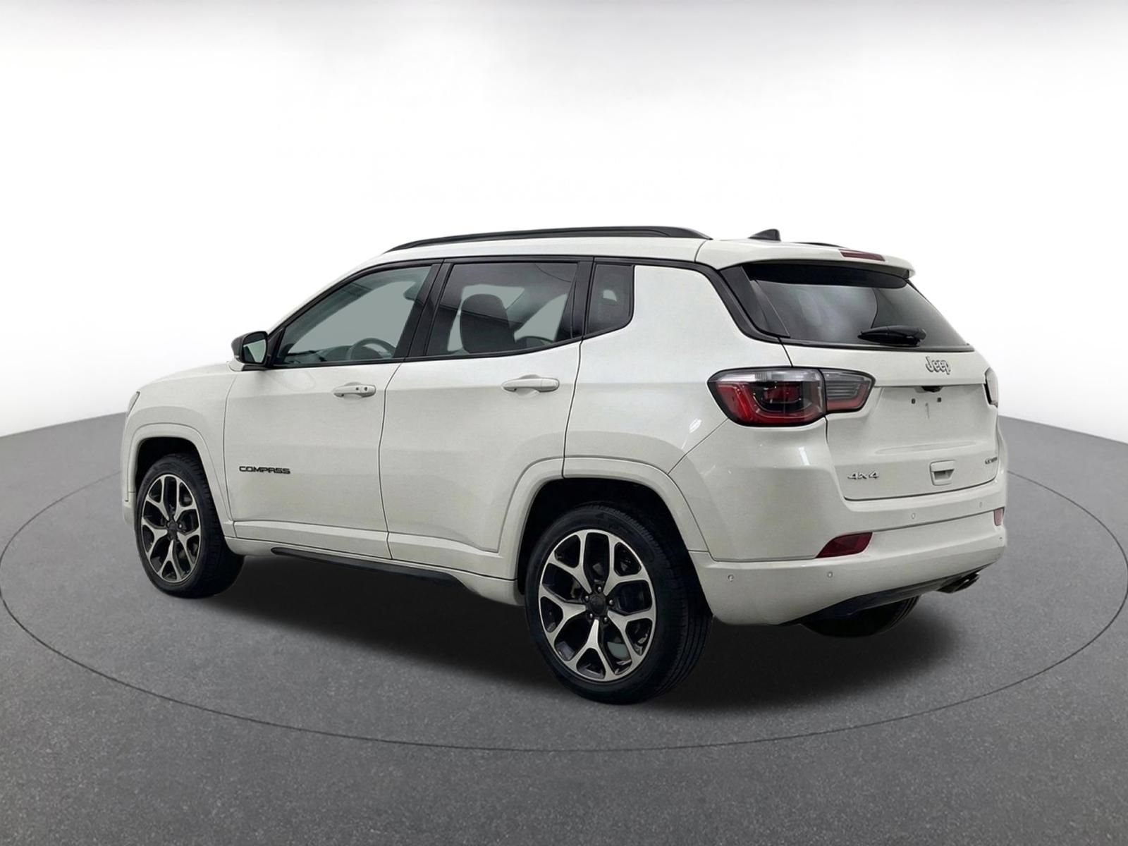 Used 2025 Jeep Compass Limited AWD/4WD image 7