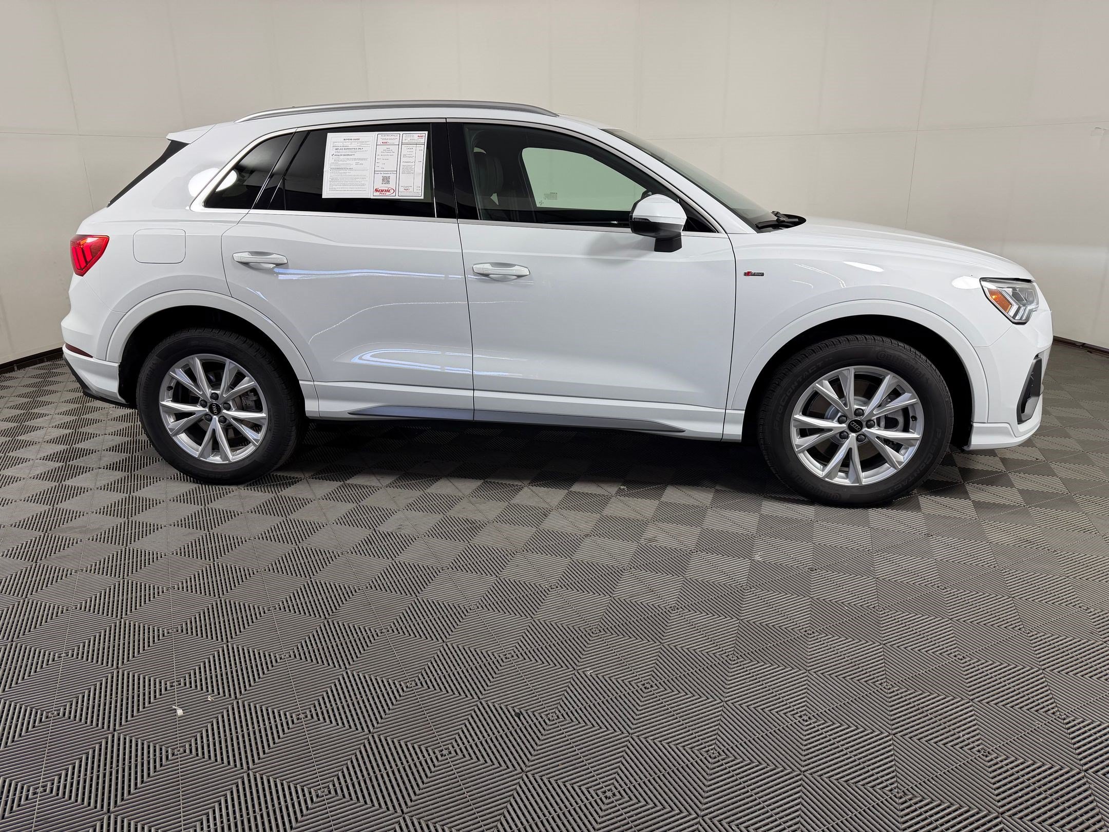 Certified 2025 Audi Q3 2.0T Premium Plus w/ Premium Plus Package AWD/4WD image 8