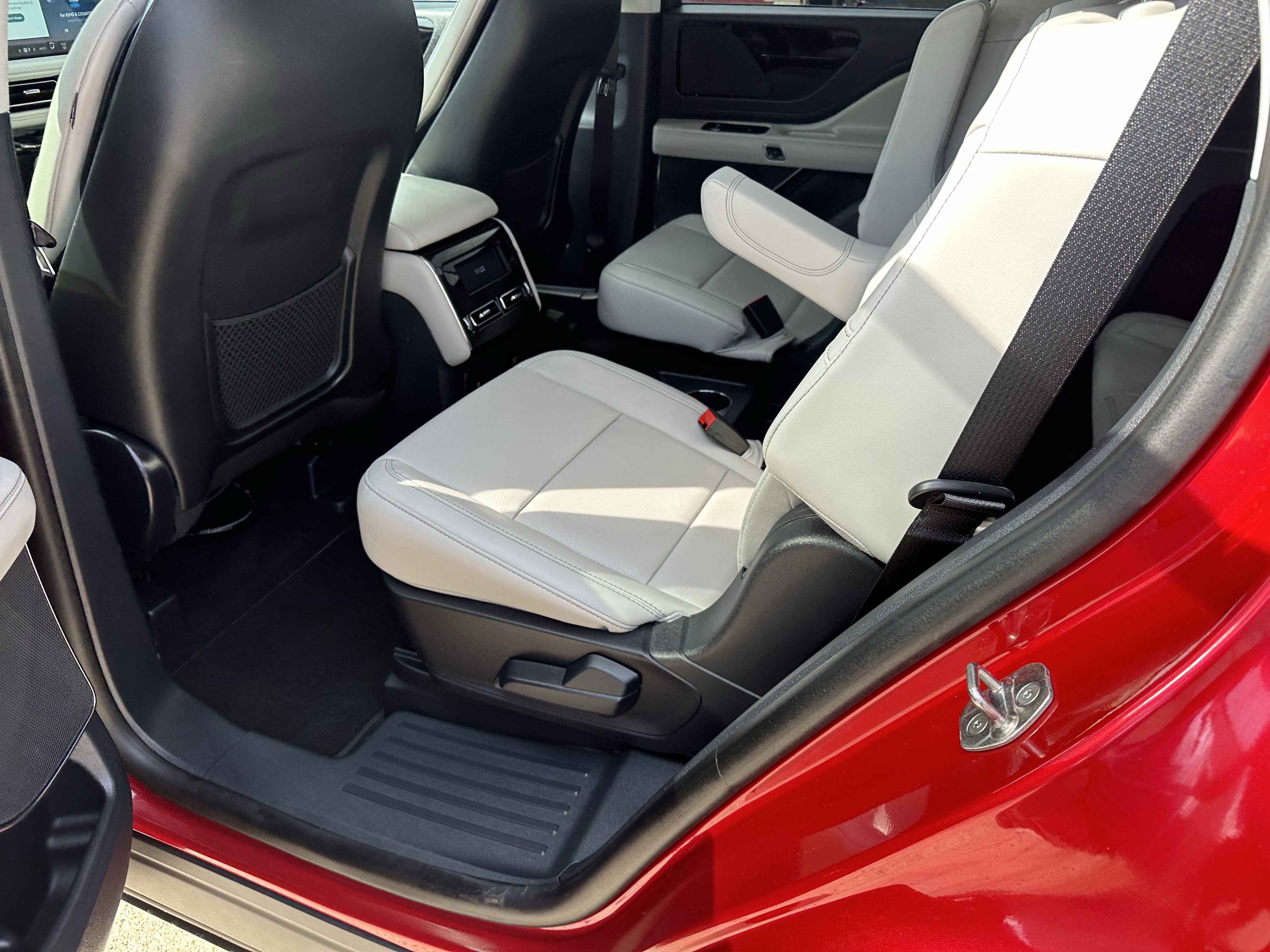 Used 2026 Lincoln Aviator 2WD image 5