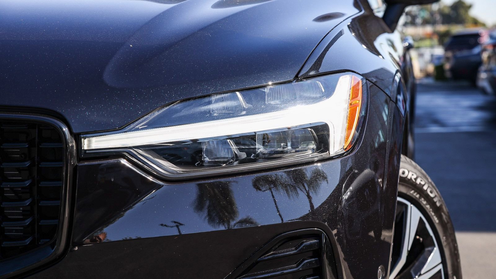 Used 2025 Volvo XC60 B5 Plus image 2