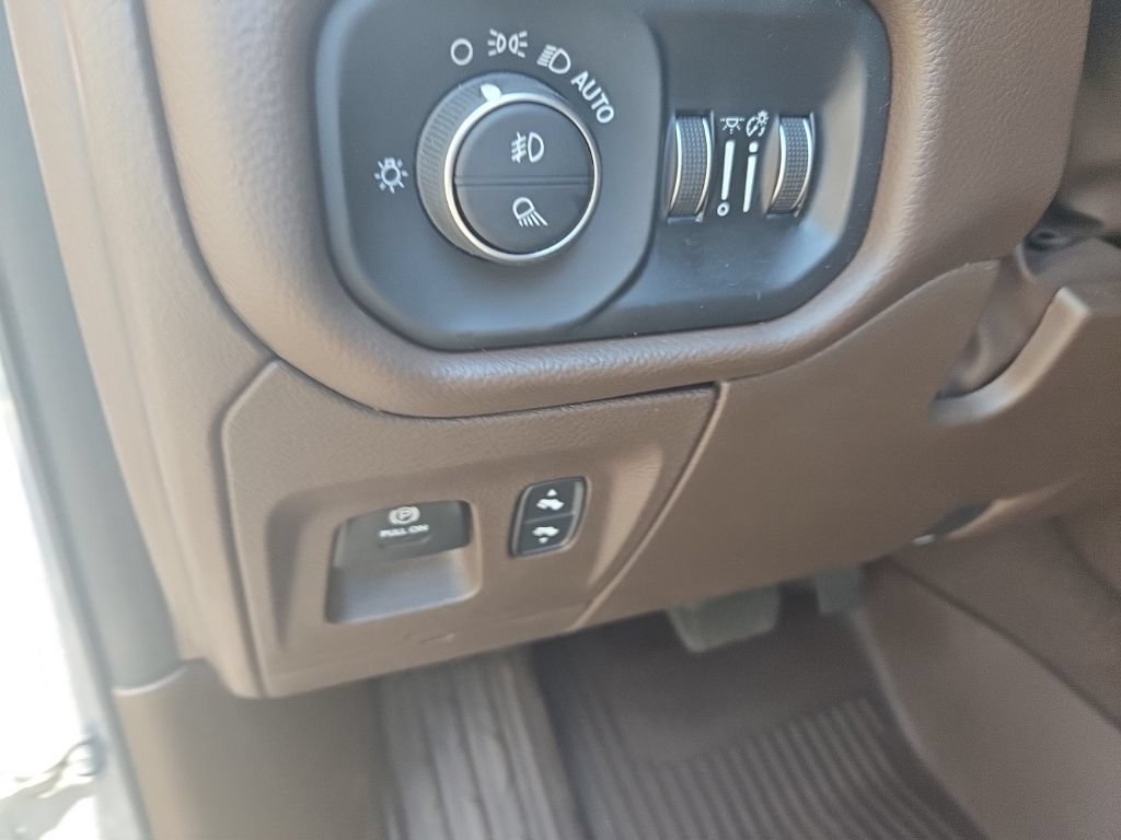 Used 2025 RAM 1500 Laramie w/ Advanced Safety Group II AWD/4WD image 13