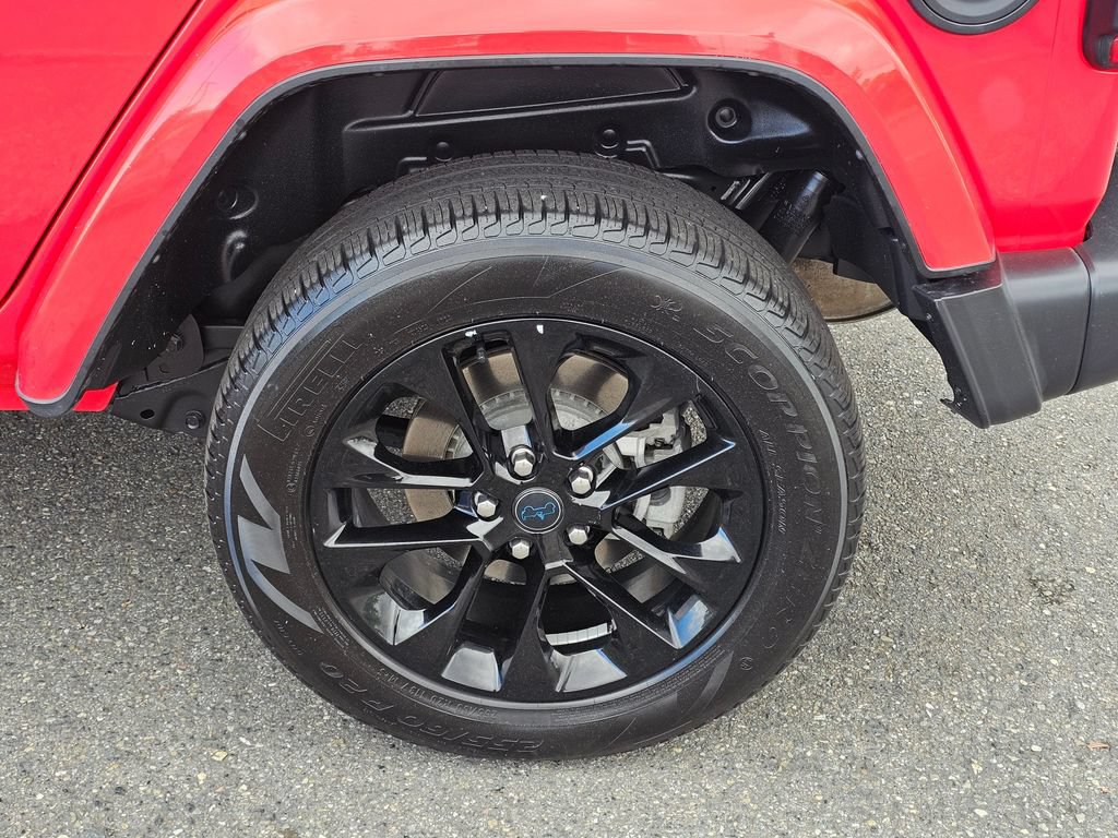 Used 2024 Jeep Wrangler Unlimited Sahara AWD/4WD image 9