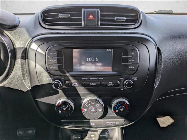 Used 2016 Kia Soul + image 14