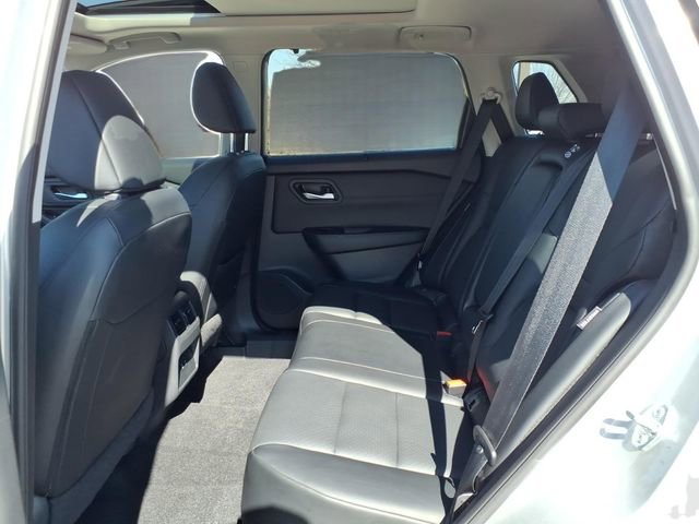 Used 2024 Nissan Rogue SV w/ SV Premium Package image 5