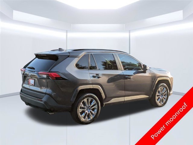 Used 2019 Toyota RAV4 XLE Premium w/ Cold Weather Package FWD image 4
