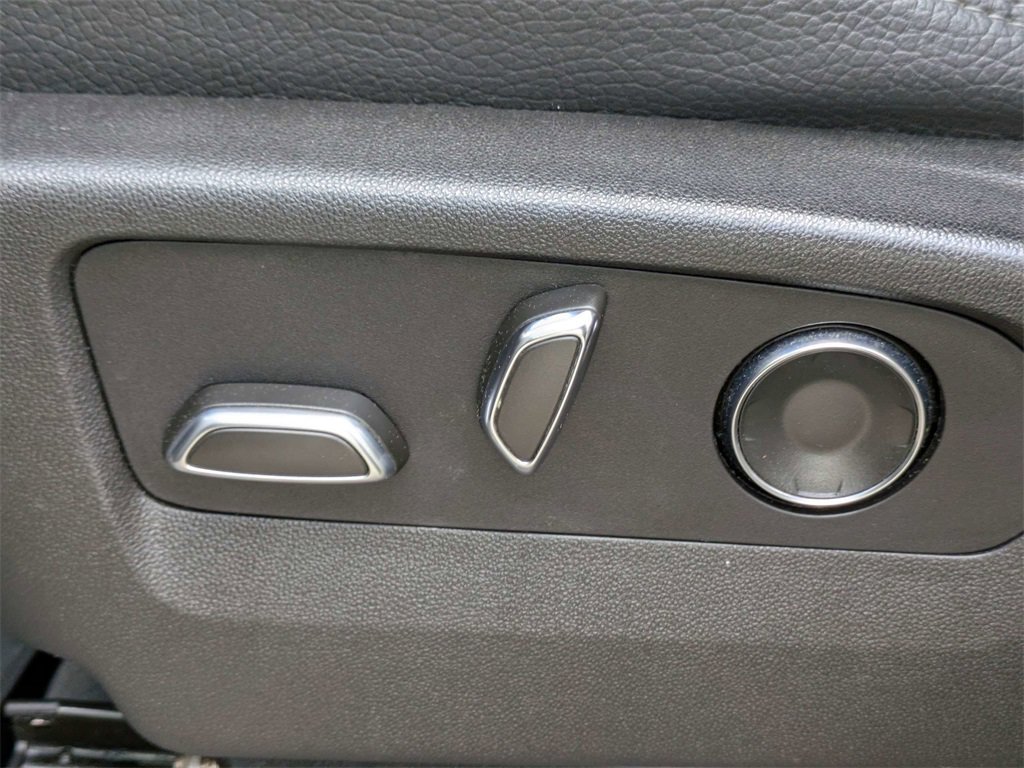 Used 2021 GMC Yukon Denali w/ Denali Premium Package image 20