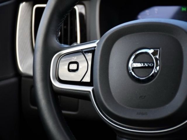 Certified 2025 Volvo XC60 B5 Plus image 20