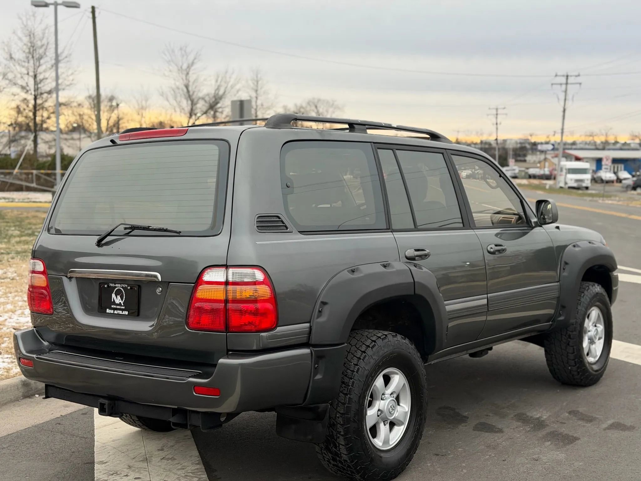 Used 2000 Toyota Land Cruiser Sport Utility 4D image 8