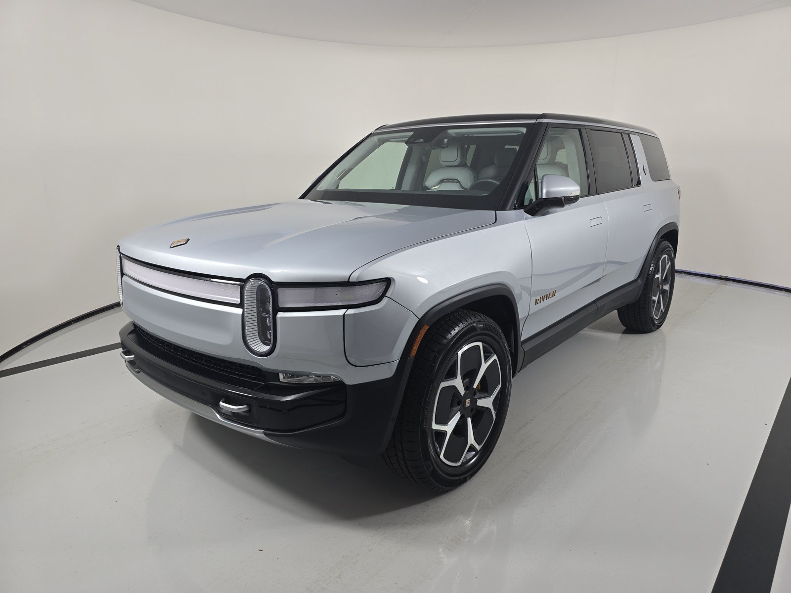 Used 2024 Rivian R1S Adventure AWD/4WD image 1