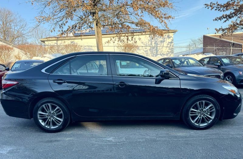 Used 2017 Toyota Camry SE image 8