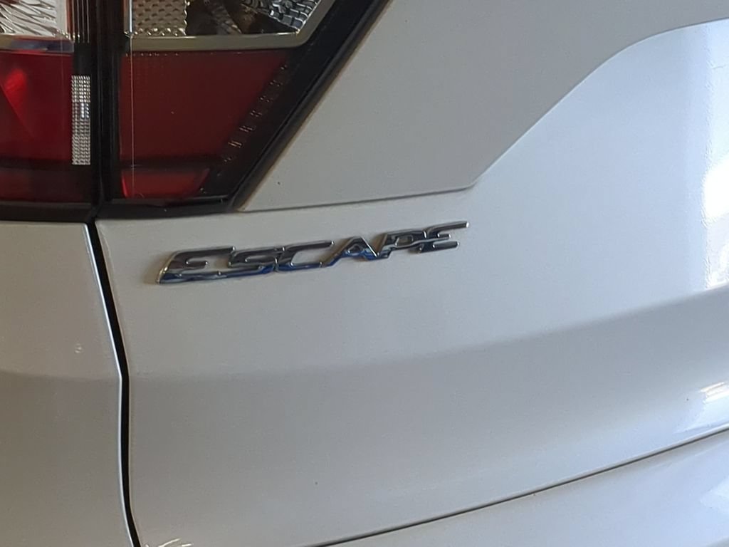 Used 2017 Ford Escape Titanium w/ Equipment Group 301A AWD/4WD image 13