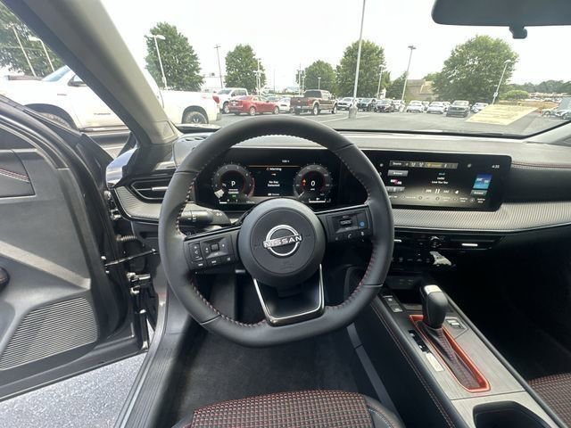 New 2025 Nissan Kicks SR FWD image 11