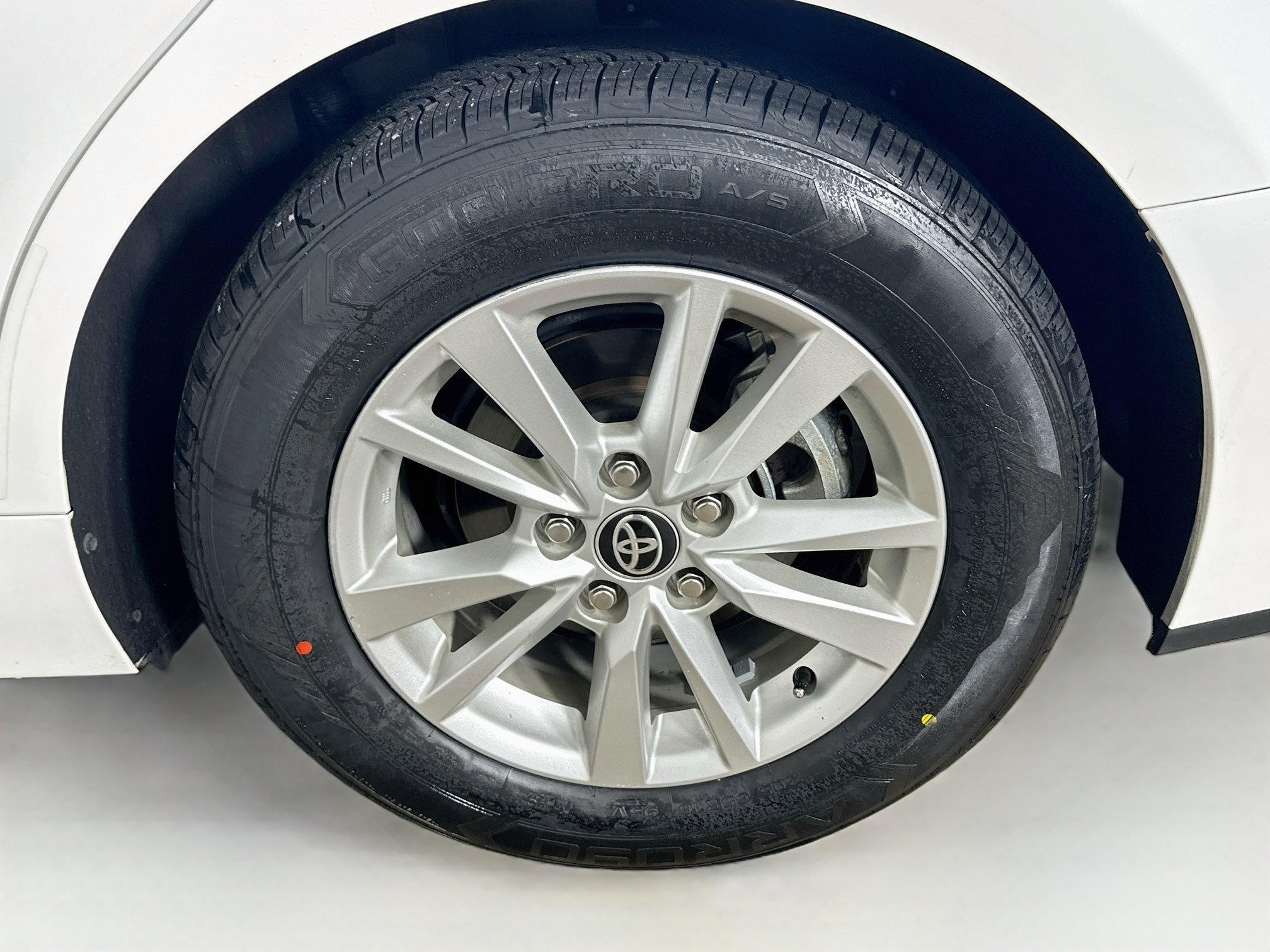 Used 2025 Toyota Camry LE FWD image 11