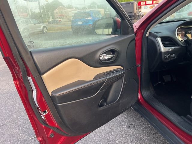 Used 2016 Jeep Cherokee Limited image 5