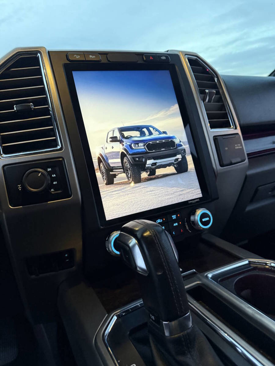 Used 2015 Ford F150 Platinum w/ Equipment Group 701A Luxury image 23