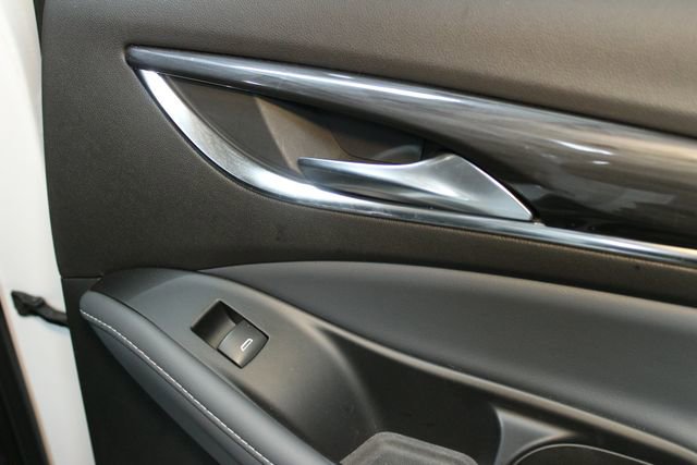 Used 2021 Buick Enclave Essence image 13