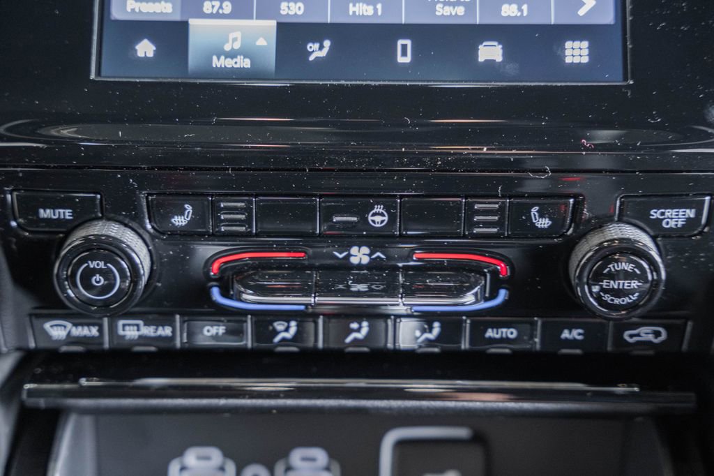 New 2025 Jeep Grand Cherokee Altitude image 22